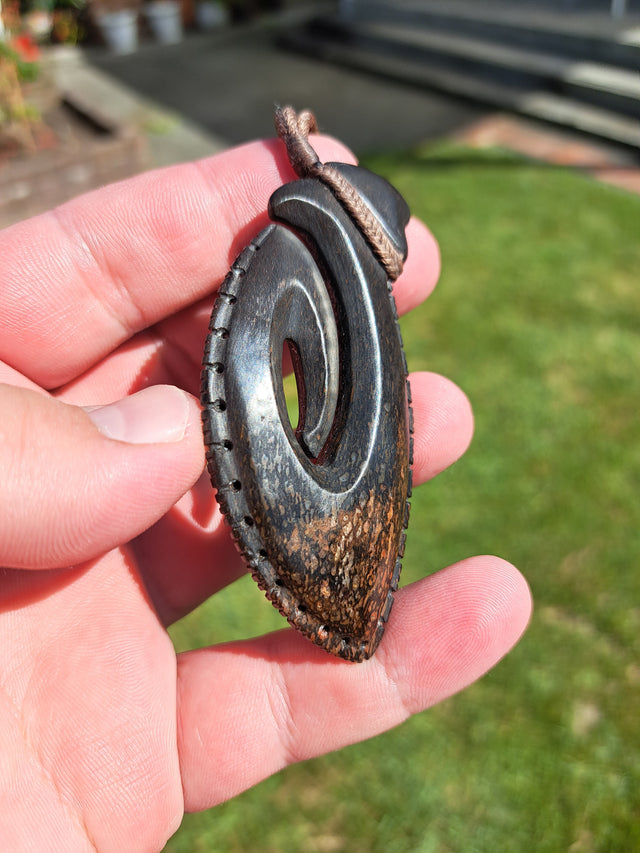 Hei Matau - Dinosaur Bone Fishhook (Brontosaurus)